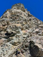 Sotto gli strapiombi gialli