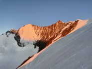La Corona Imperiale s'illumina al sorgere del sole.