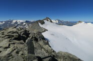la cima dello Chateau Blanc, al centro sullo sfondo il Rutor