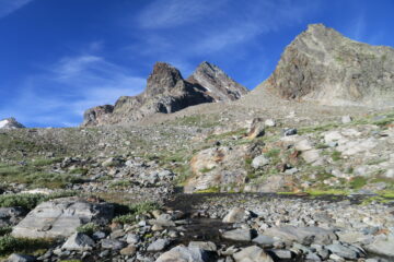 al centro la cima