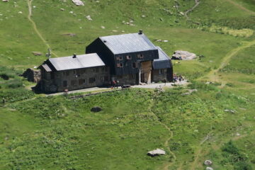 il rifugio dal sentiero che scende dal Col du Lac Noir