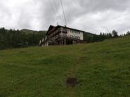 Rifugio sotto il diluvio.
