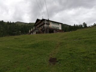 Rifugio sotto il diluvio.