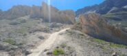 strane conformazioni geologiche ricordano la Guglia di Mezzodì