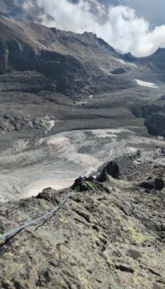 Lo spigolo si sfila man mano sotto di noi...