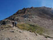 dopo il colle il primo tratto di sentiero verso la cima