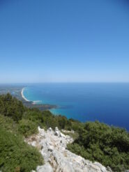 in discesa verso cala Cartoe