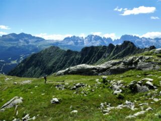 Sul sentiero di salita poco prima del lago Lambin.