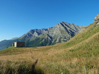 Ricovero Carlo Emanuele III e Tour Real sullo sfondo a destra