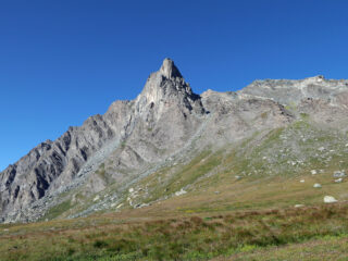 La Rocca Bianca vista salendo al colle di San Veran