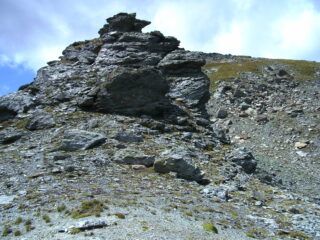 dopo la traversata puoi seguire la cresta o aggirarla a dx