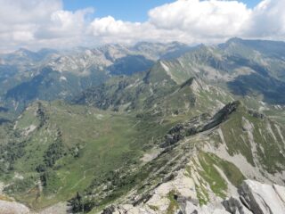 Vista di vetta sulla Valle Isorno