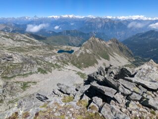 Dalla Vetta il Lago Cornuto e il vallone che sale al Colle Fricolla dal Crest (Pont Boset)