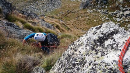 Primo muretto molto erboso