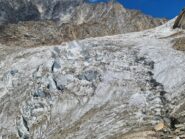 Condizioni del ghiacciaio, la via passa proprio lì in mezzo