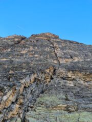 L'imponente parete da sotto