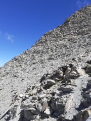 Qui ,abbandonati i bastoncini, si comincia a usare le mani