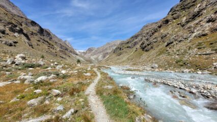 Valle verso il rifugio (già visibile)