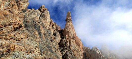 Il gendarme alto che viene aggirato 