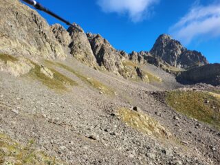la conca che si attraversa con la cima del vallonetto e la cresta percorsa 