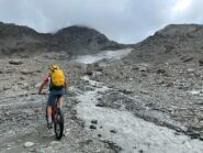 Ultimo tratto ciclabile lambendo il ghiacciaio