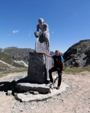 Colle Fauniera monumento a Pantani