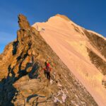 a metà cresta rocciosa