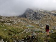 In arrivo all'Alpe Oche Inferiori, dove la traccia per il Marzo si stacca (a destra) dal GTA