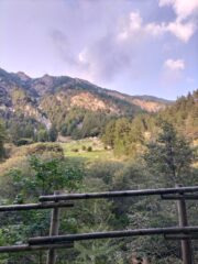 Gli alpeggi di Grun e Tseuc visti dal bivio 