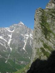 La Torre di profilo con la Lera Orientale sullo sfondo