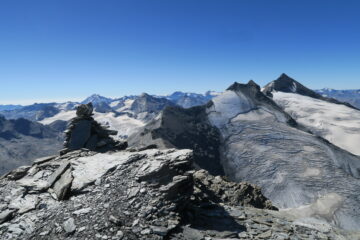 l'ometto della cima con vista verso Petite e Grande Sassiere