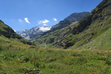 Plattes des Chamois e Becca di Suessa dalla poderale per rientrare a Surrier
