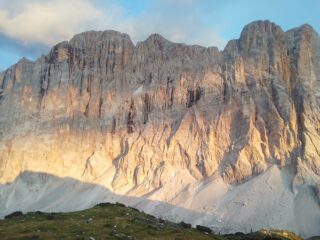 La parete vista dallo splendido Rif. Tissi
