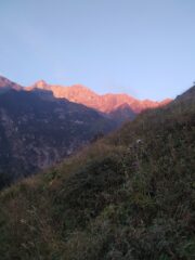 Primo sole sulla cresta da percorrere