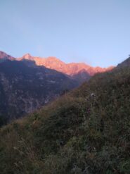 Primo sole sulla cresta da percorrere