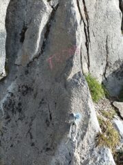 L'attacco della via a sx di Bal de Boucas. Trovato questo si trova la via.