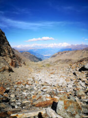 La pietraia dal Passo Planaval guardando Aosta 
