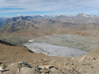 quel che rimane del ghiacciaio...