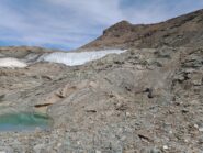 girandosi di spalle attraversando dall'Aguille Pers verso l'Ouille