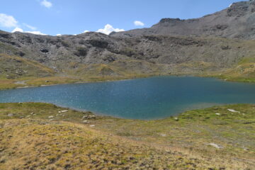 il lago con il Colle Invergneux alle spalle