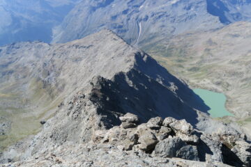 vista da sopra con il lago di San Grato sulla destra