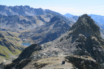 vista verso il nuovo bivacco dalla cima del Fourchon