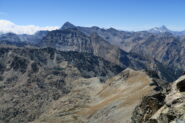 in basso il Colle di Raye Chevrere, sullo sfondo dalla Tersiva alla Grivola