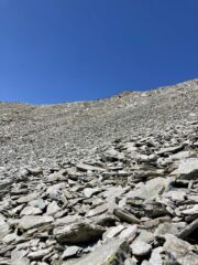 Salita verso il Col de Molline con terreno roccioso