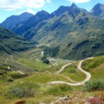 la strada sterrata che scende a Riale