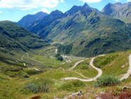 la strada sterrata che scende a Riale