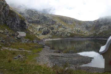 Il lago dietro la Torre