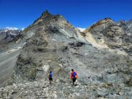 Scendendo dal Rous, vista sullo Chateau Des Dames