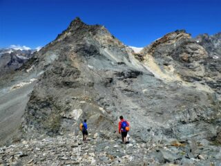 Scendendo dal Rous, vista sullo Chateau Des Dames