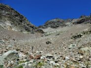 La discesa diretta dal Gran Lago sotto il versante ovest del Rous